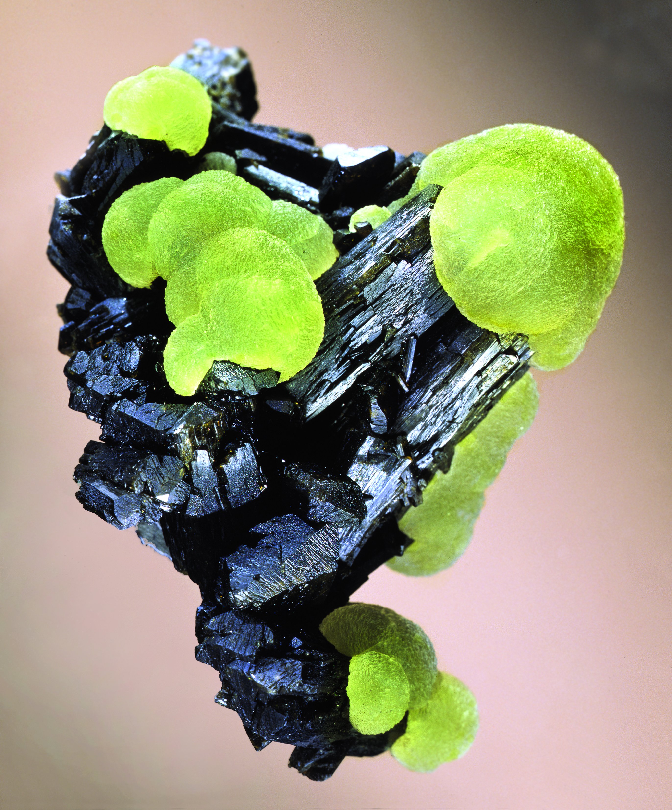 Prehnite on epidote. Photo credit: Jeff Scovill